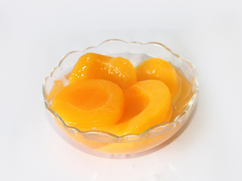Canned yellow peach in syrup